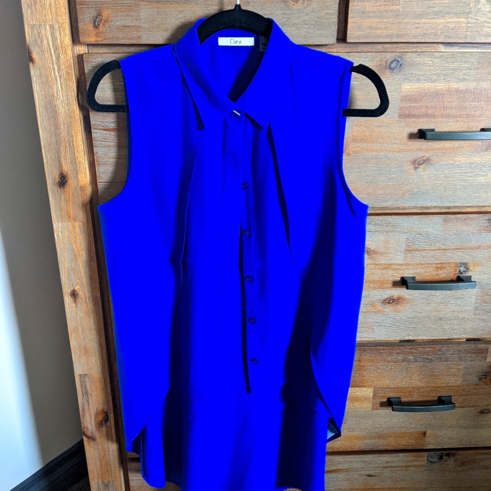 Sleeveless blouse